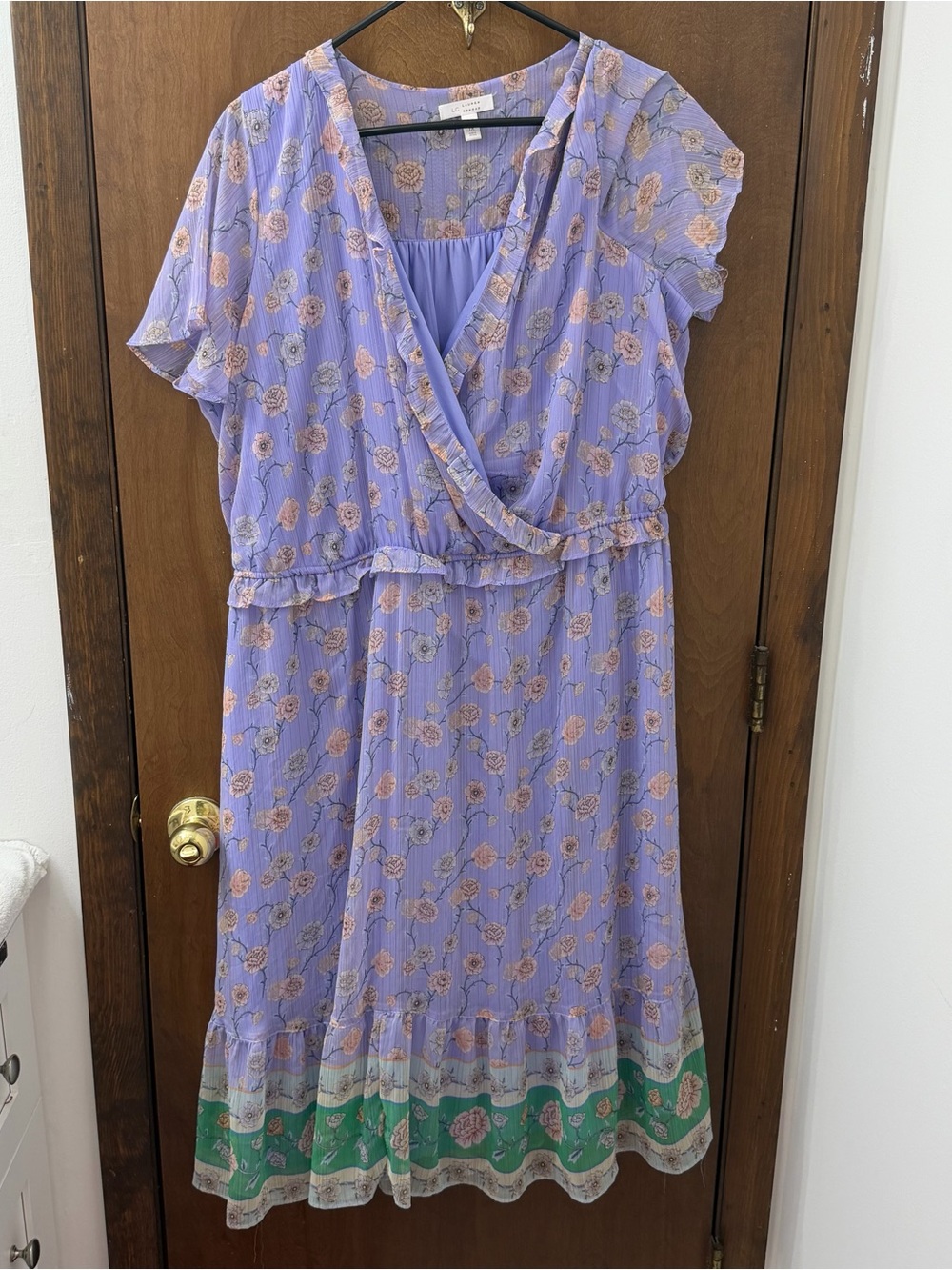 LC Lauren 1X Conrad Lavender Floral Dress w/Green Accents Flutter Sleeve faux wr